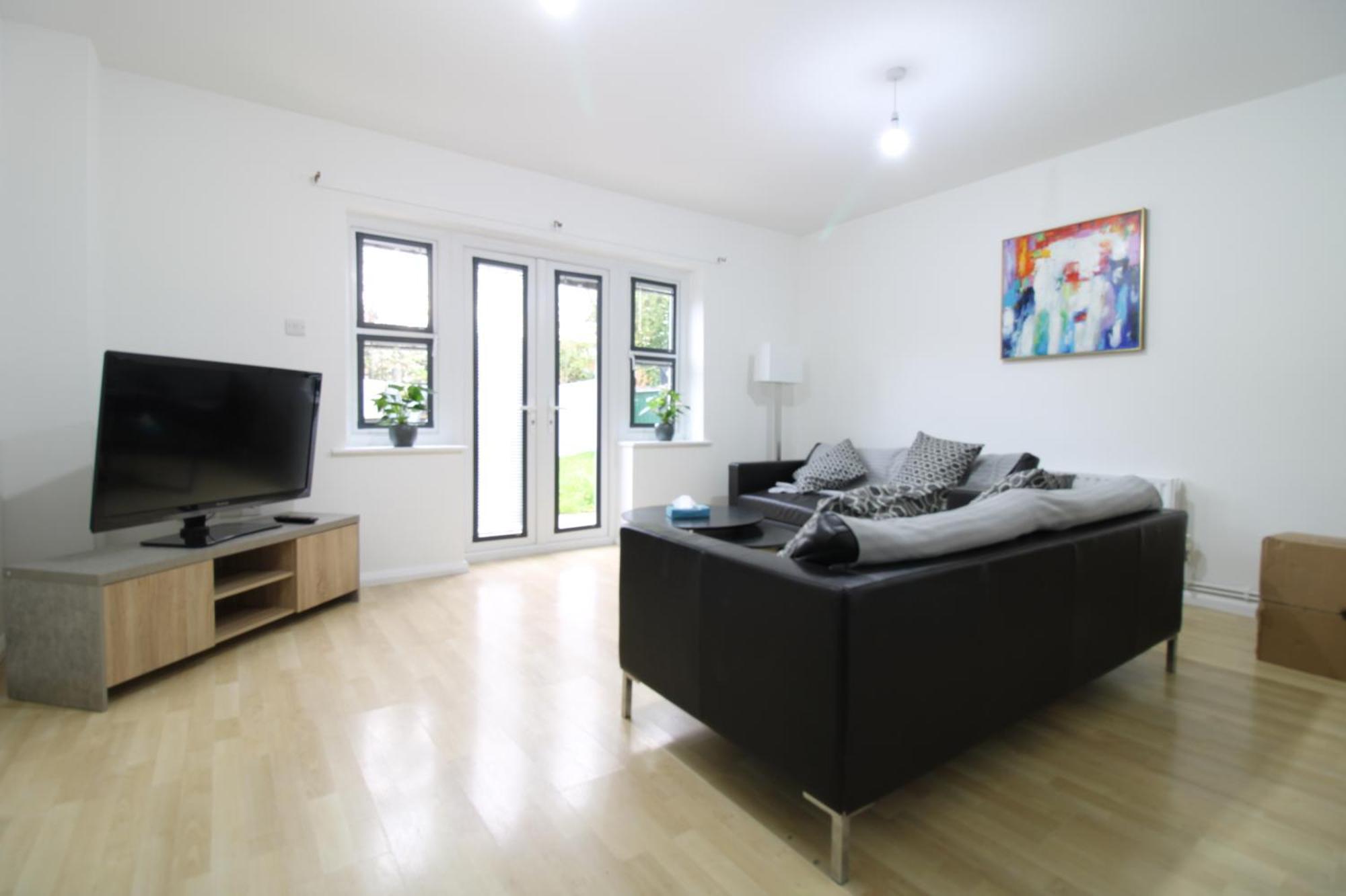 Immaculate Near Nine Elms & Battersea Homestay