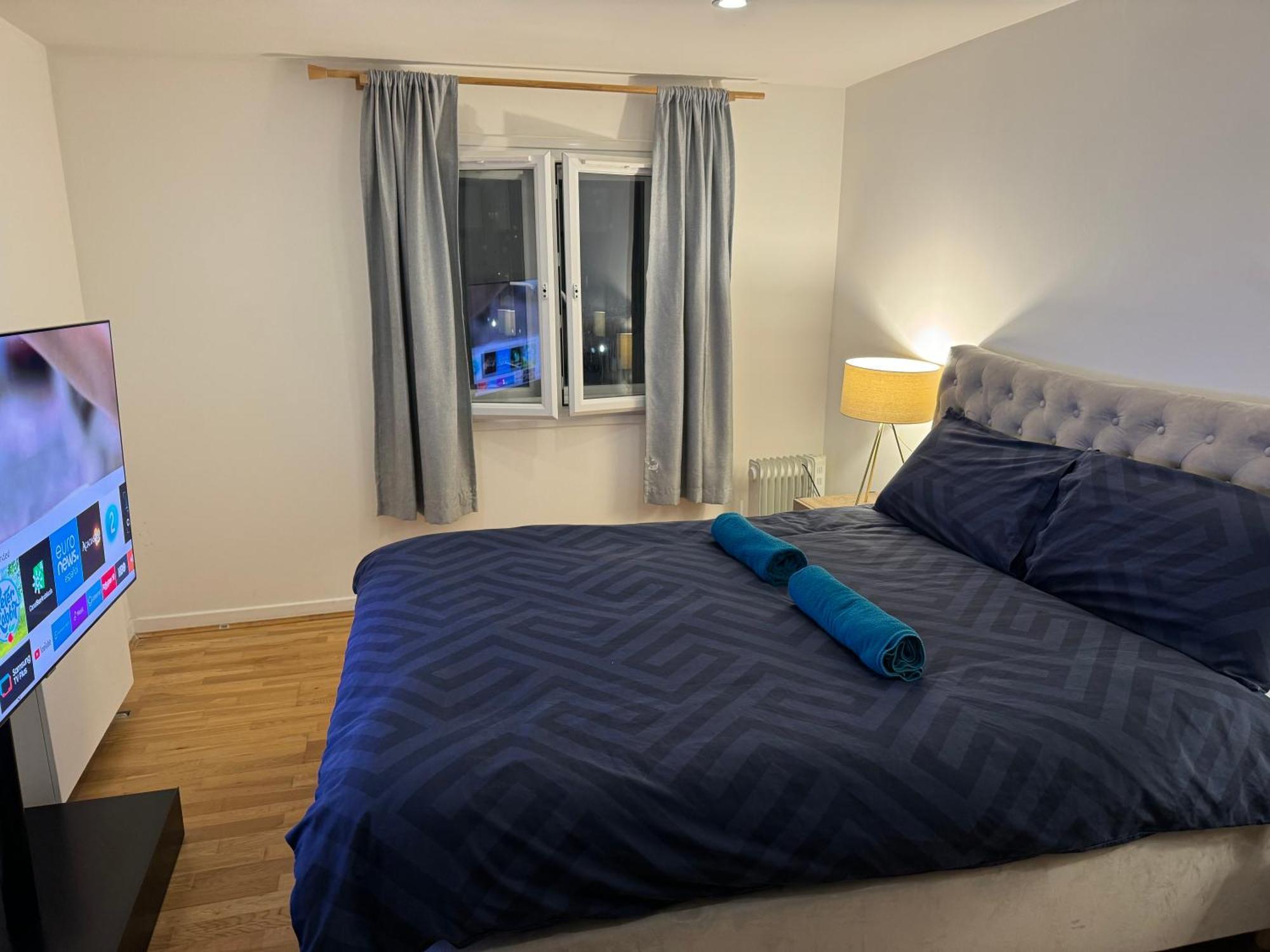 Specious Double With King Size Bed Habitación en casa particular Londres