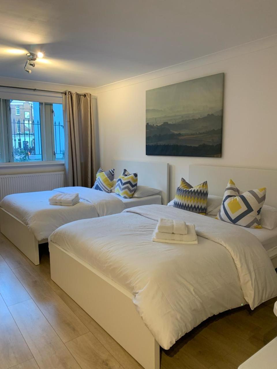 Cobbold Court Share Flat Homestay *