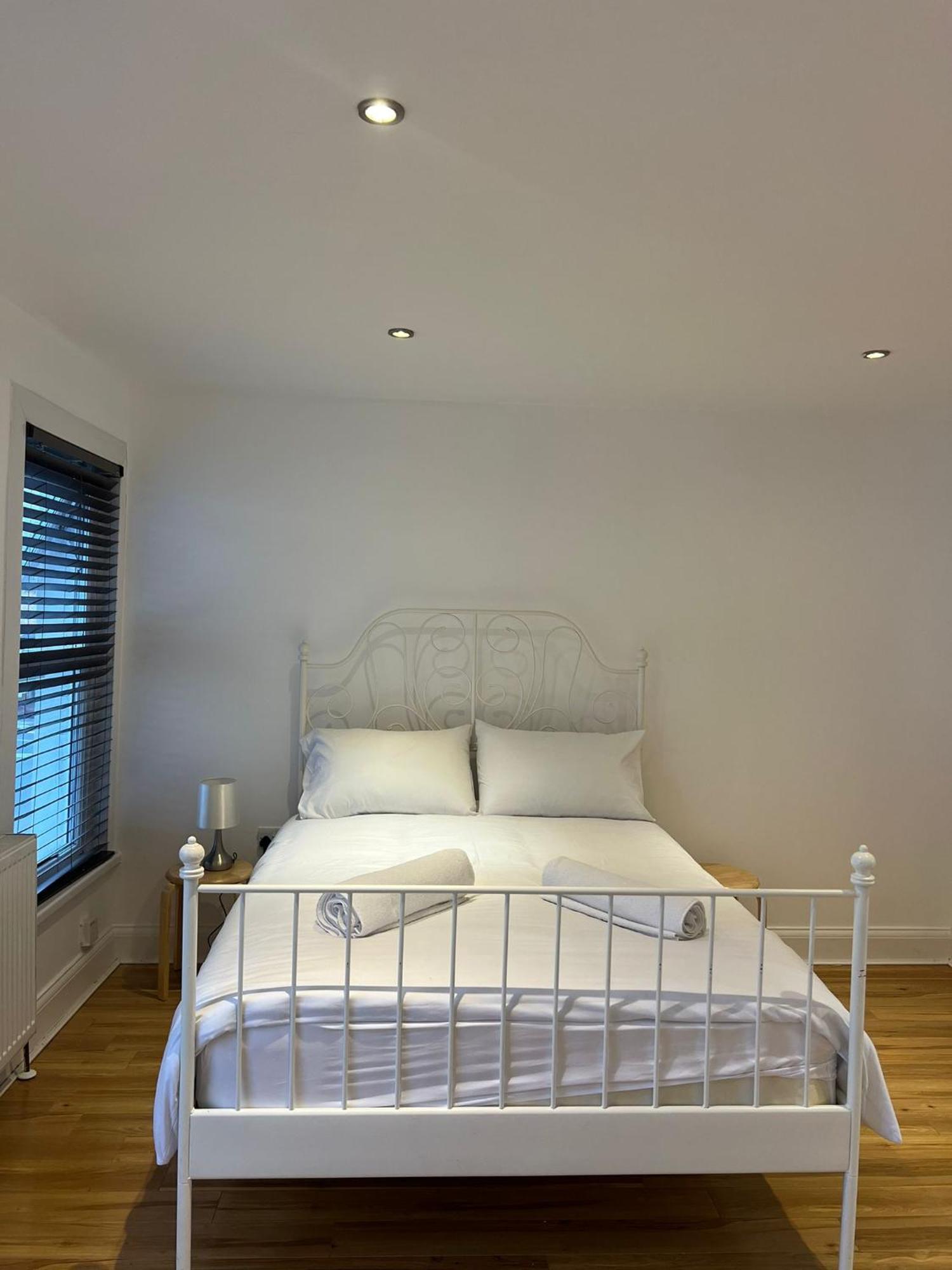 93 West Road London