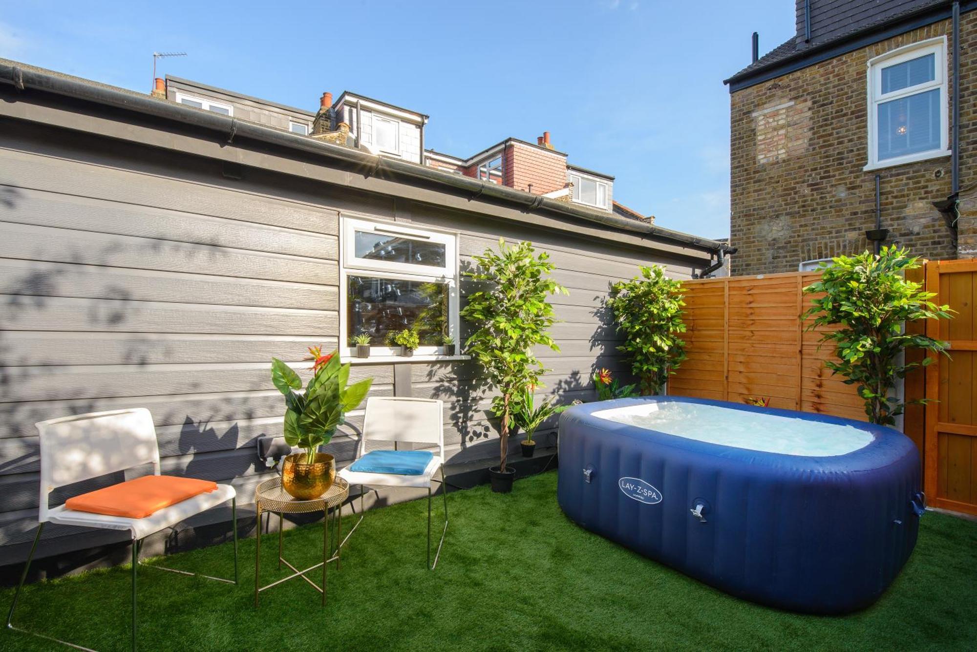 Luxury Versace 2 Bed Hot Tub Pool Table Sky Tv *