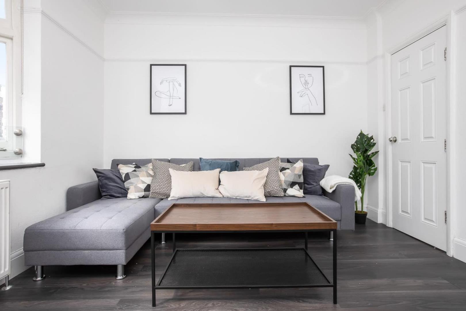 Modern 2 Bed In Prime Camden Sleeps 6 Londen