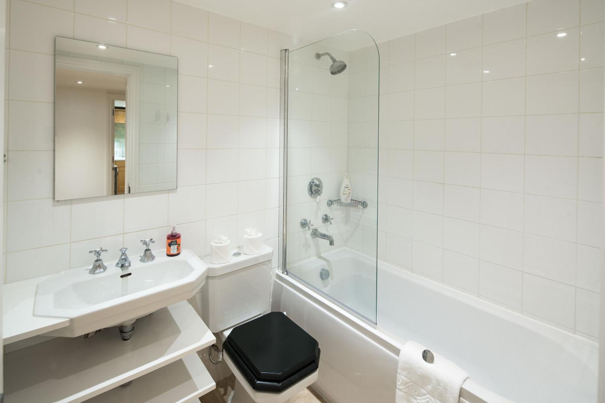 1bd Modern Oasis: Near Attractions