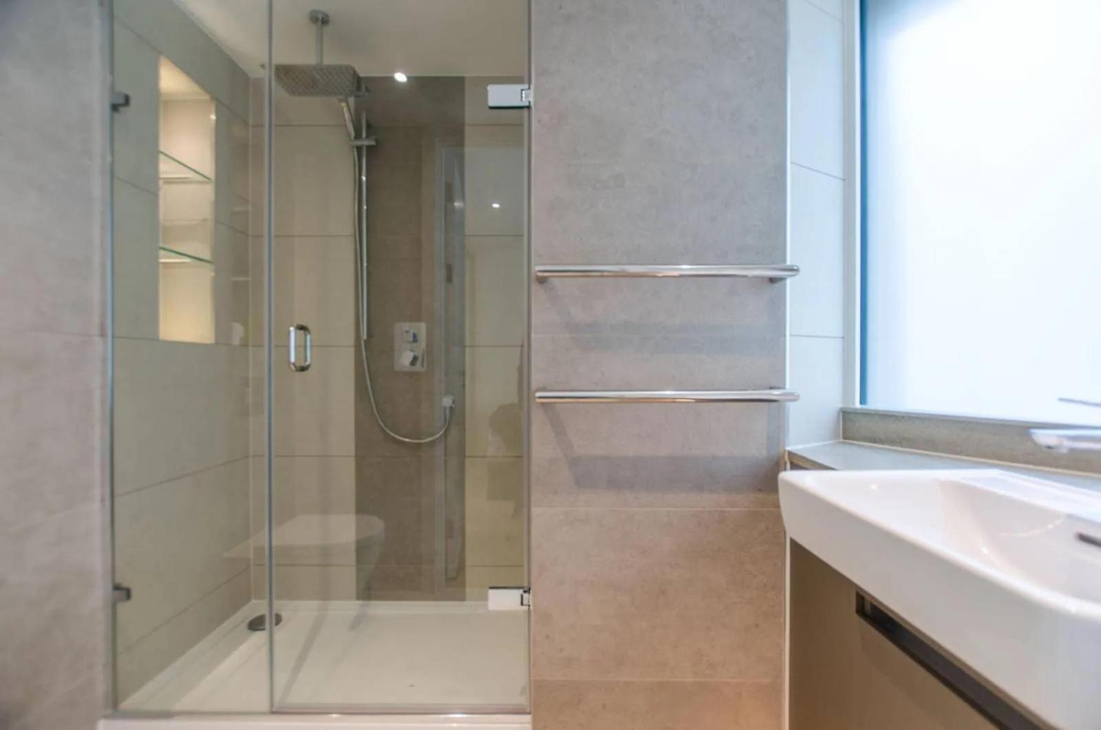 Apartment Luxury 1 Bed With Balcony