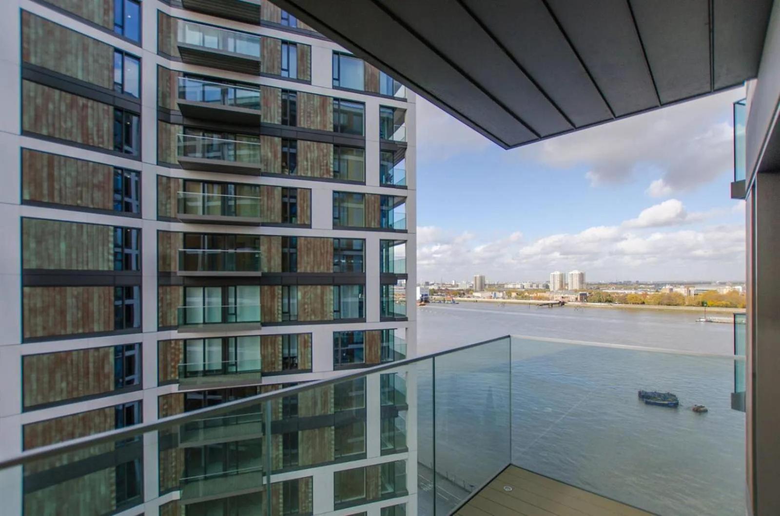 Luxury 1 Bed With Balcony *