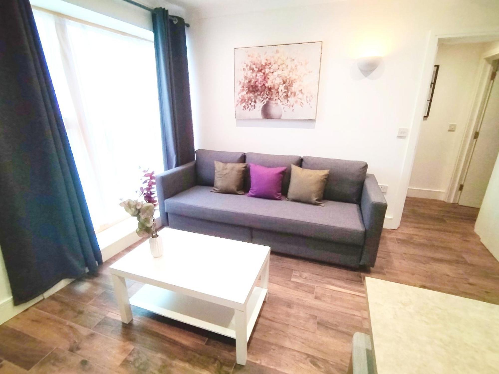 Appartement Luxury Near Centre, Near Train Station, E1 *