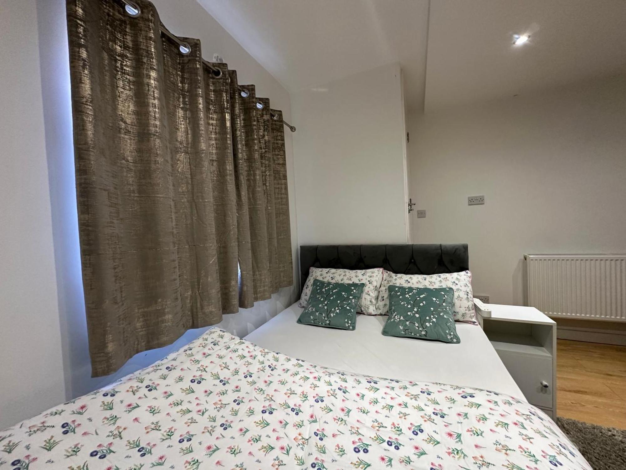 Gasthuis Smart Cosy/small Double In Oakridge Road Bromley *