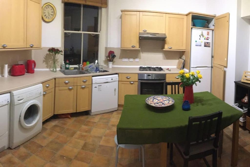 Spacious Flat In West Kensington Leilighet