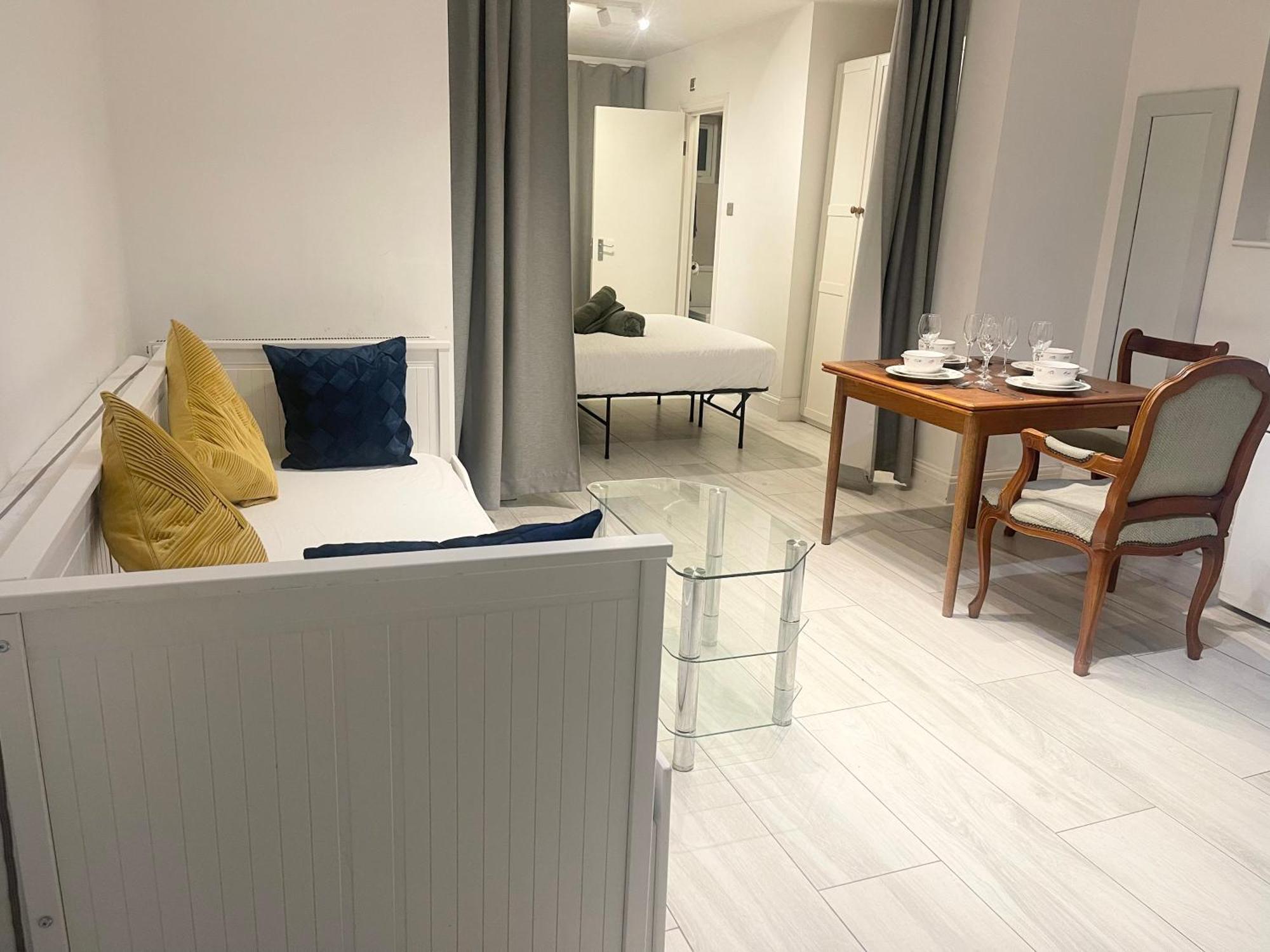 Leilighet Large Studio With Extra Sofa Bed And Private Bath Plus Kitchen Canary Wharf 1 *