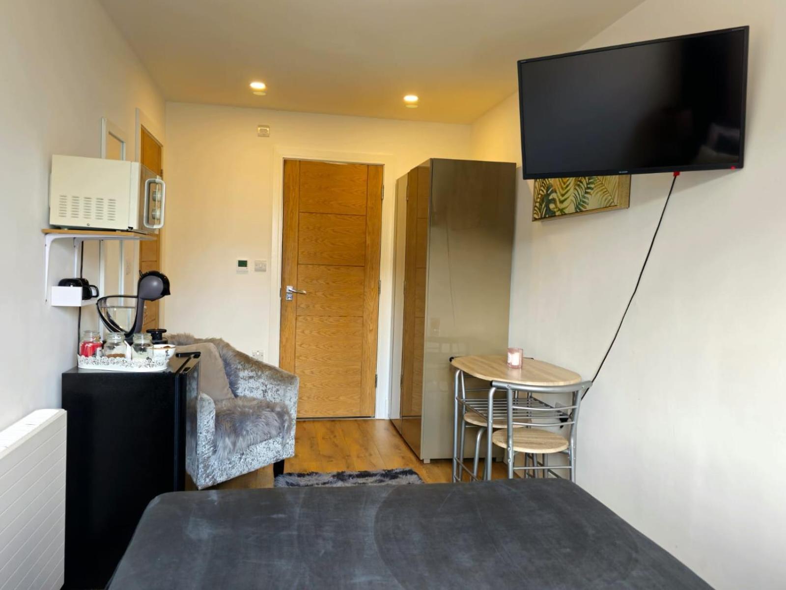 Chanel Ensuite Double * London