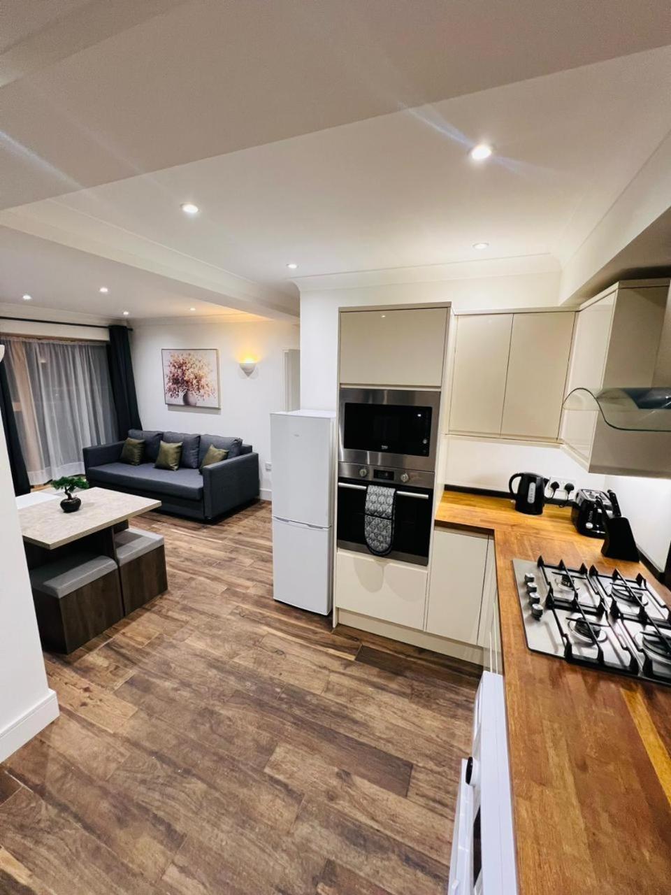 Luxury Near Centre, Near Train Station, E1 Appartement