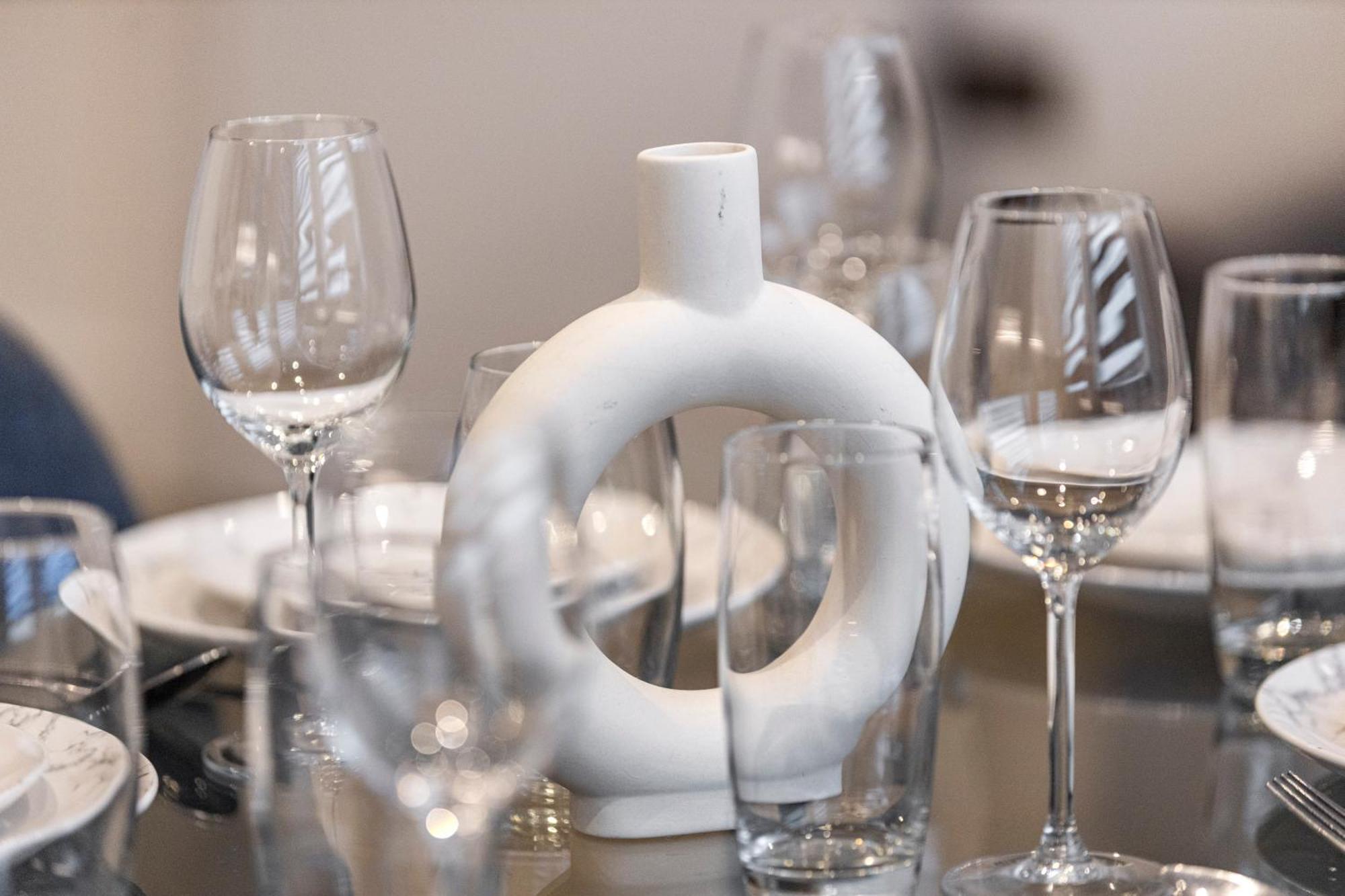 Luxurious 2 Bedroom - - Location Apartment London