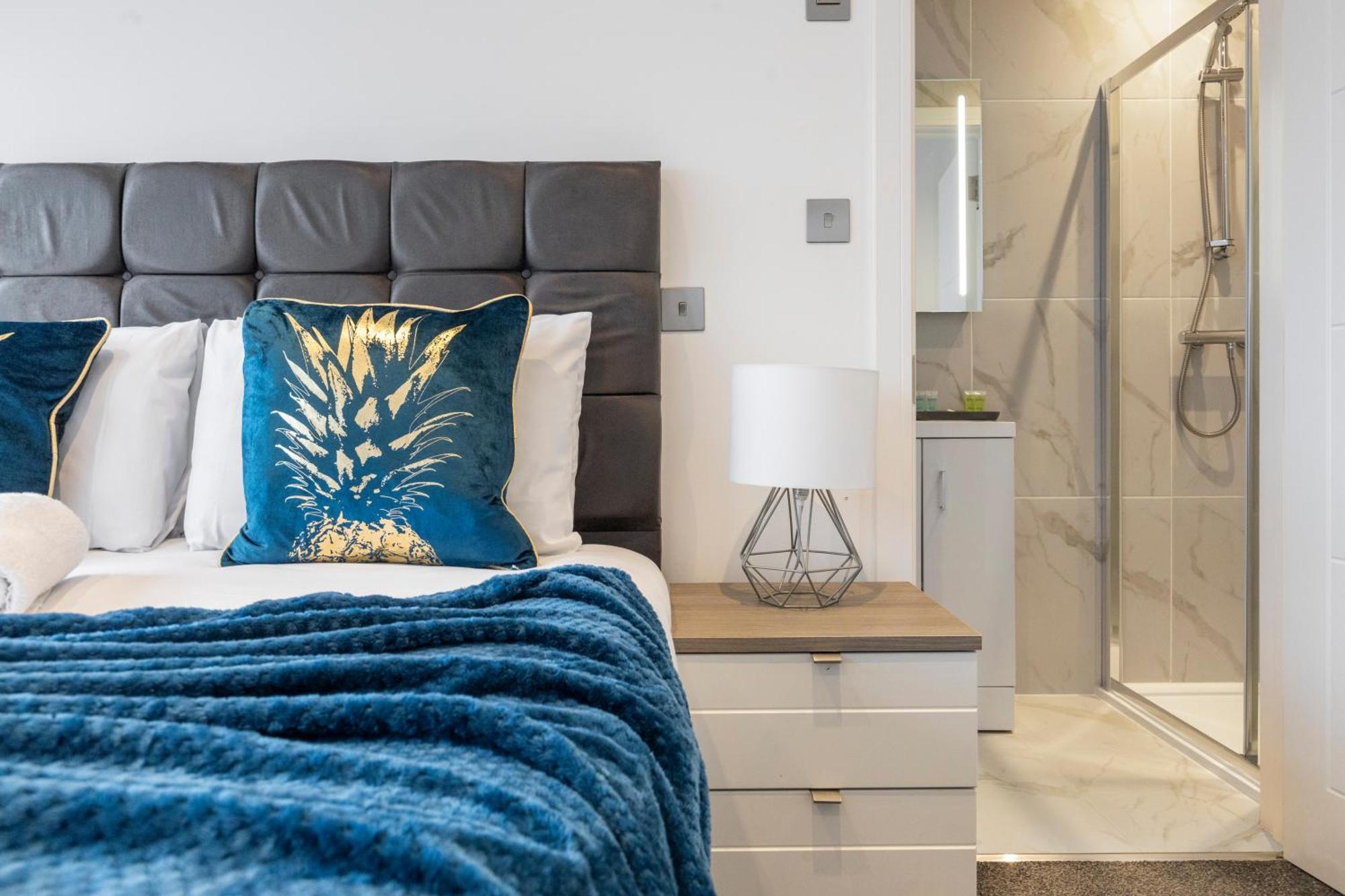 Luxurious 2 Bedroom - - Location London