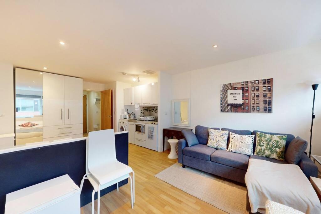 Apartment Stunning Apt- 5 Min Walk To Borough Station