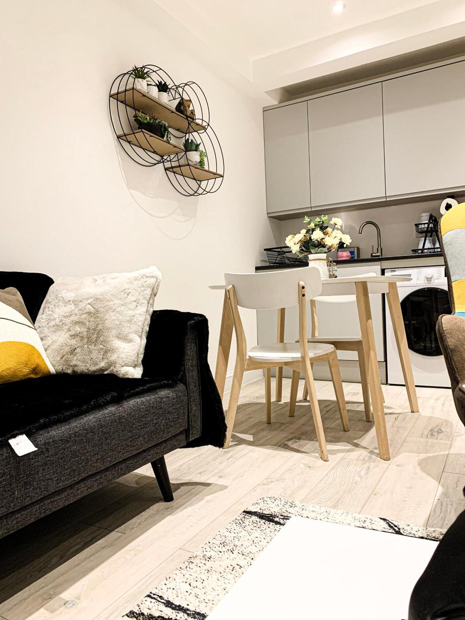 Luxury House With 2 Bedrooms Free Driveway Parking Close To Central Wembley Stadium And Shopping Malls Leilighet *