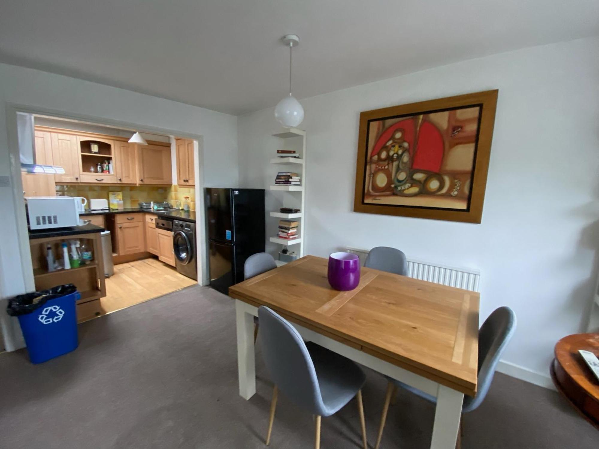 3 Bedroom Top Floor Kensington Apartment *