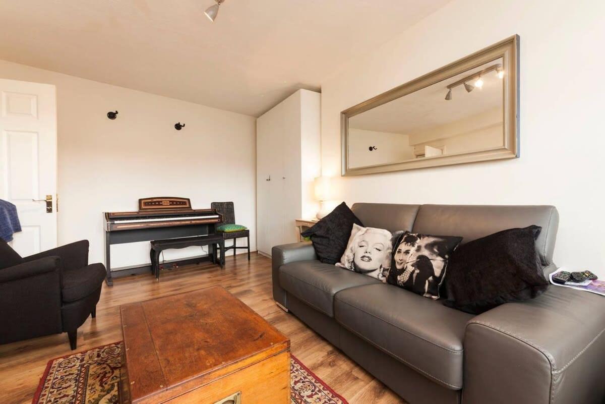 Camden Flat With Terrace For 4 People London
