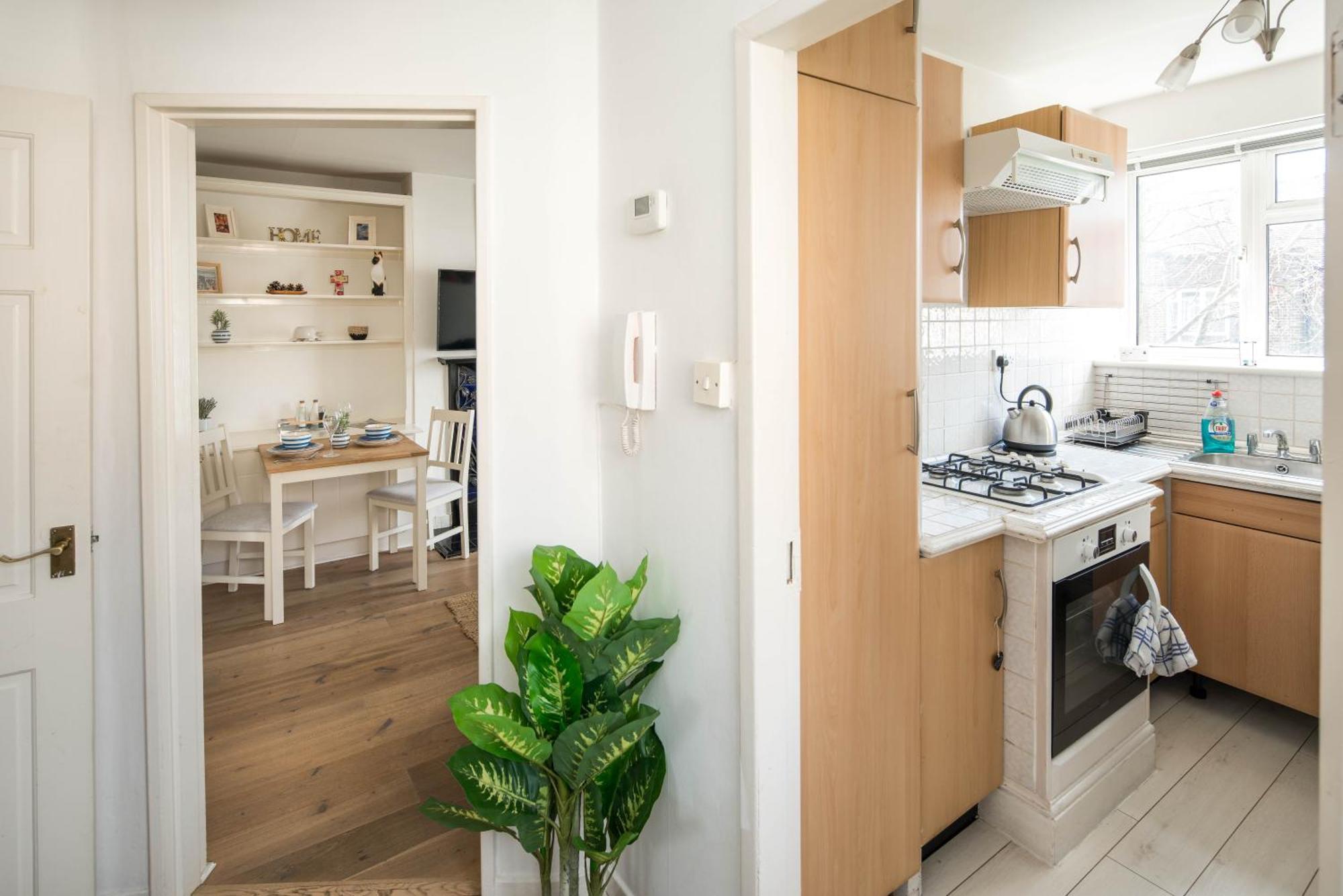 Ladbroke Grove Apartment