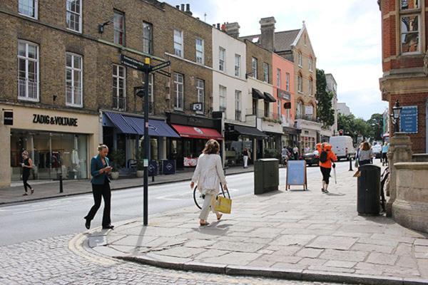Main Street Corner Great 1bedroom Flat - Richmond Leilighet