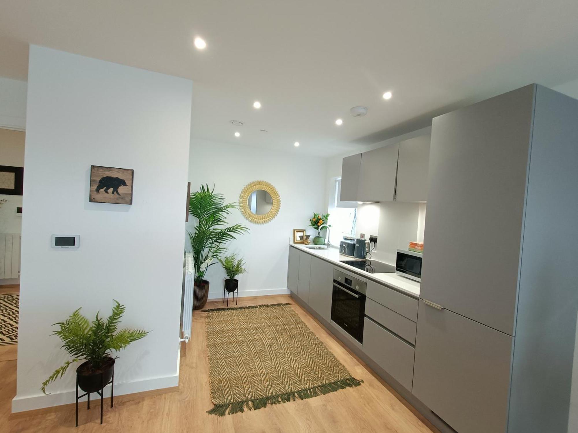 Snuggle - Riverside - Views Over Looking River Thames, Close To O2 Arena, Excel, Airport, Thames Clipper- River Boat Service, Woolwich Ferry, Onsite Parking, Twin Option Available Apartment
