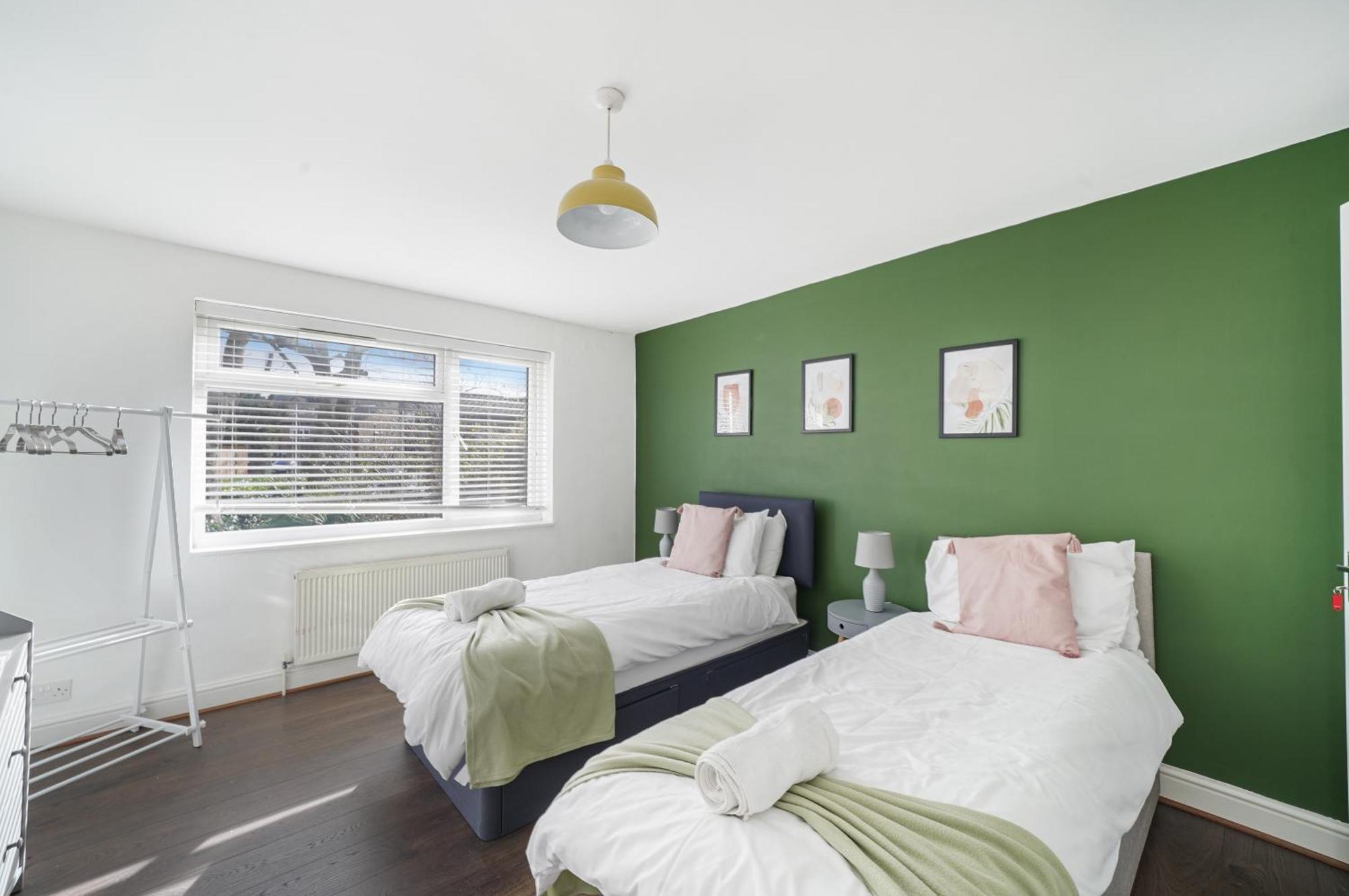 Stylish 3 Bedroom House Close To Streatham Hill Station Vakantiehuis Londen