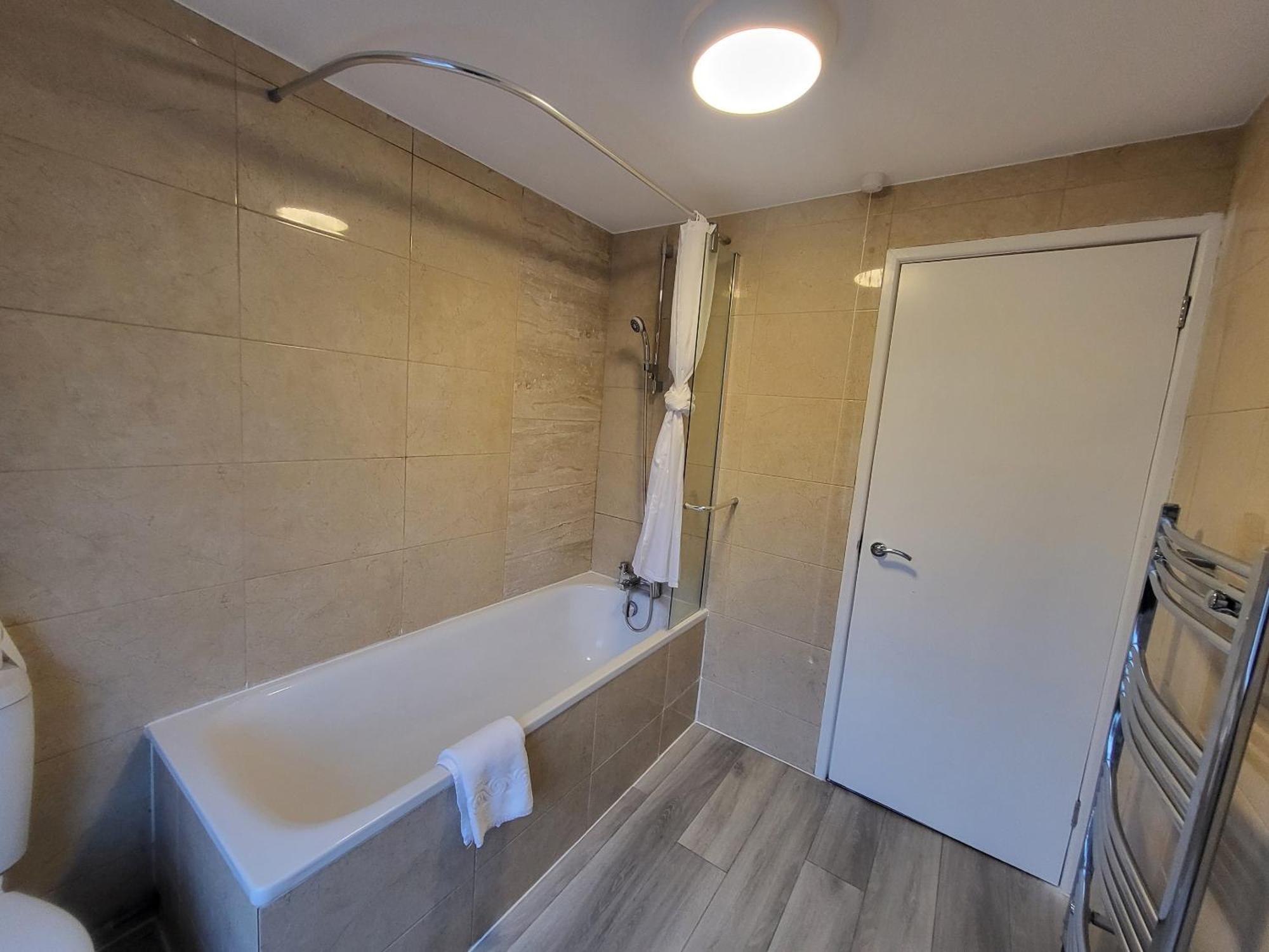 5br Retreat - Walk To Tube, Explore