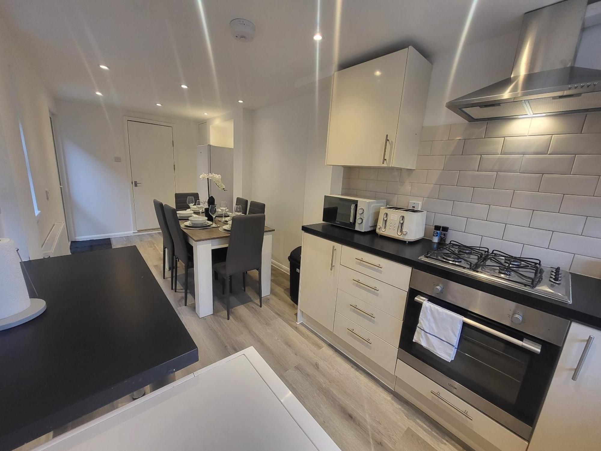 5br Retreat - Walk To Tube, Explore