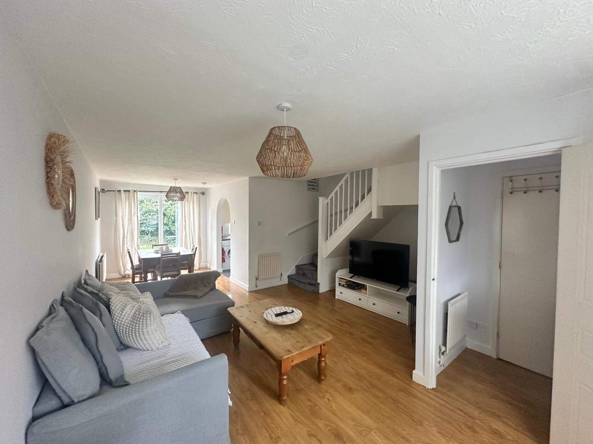 3 Bedroom House 2 Stops From Bridge * London