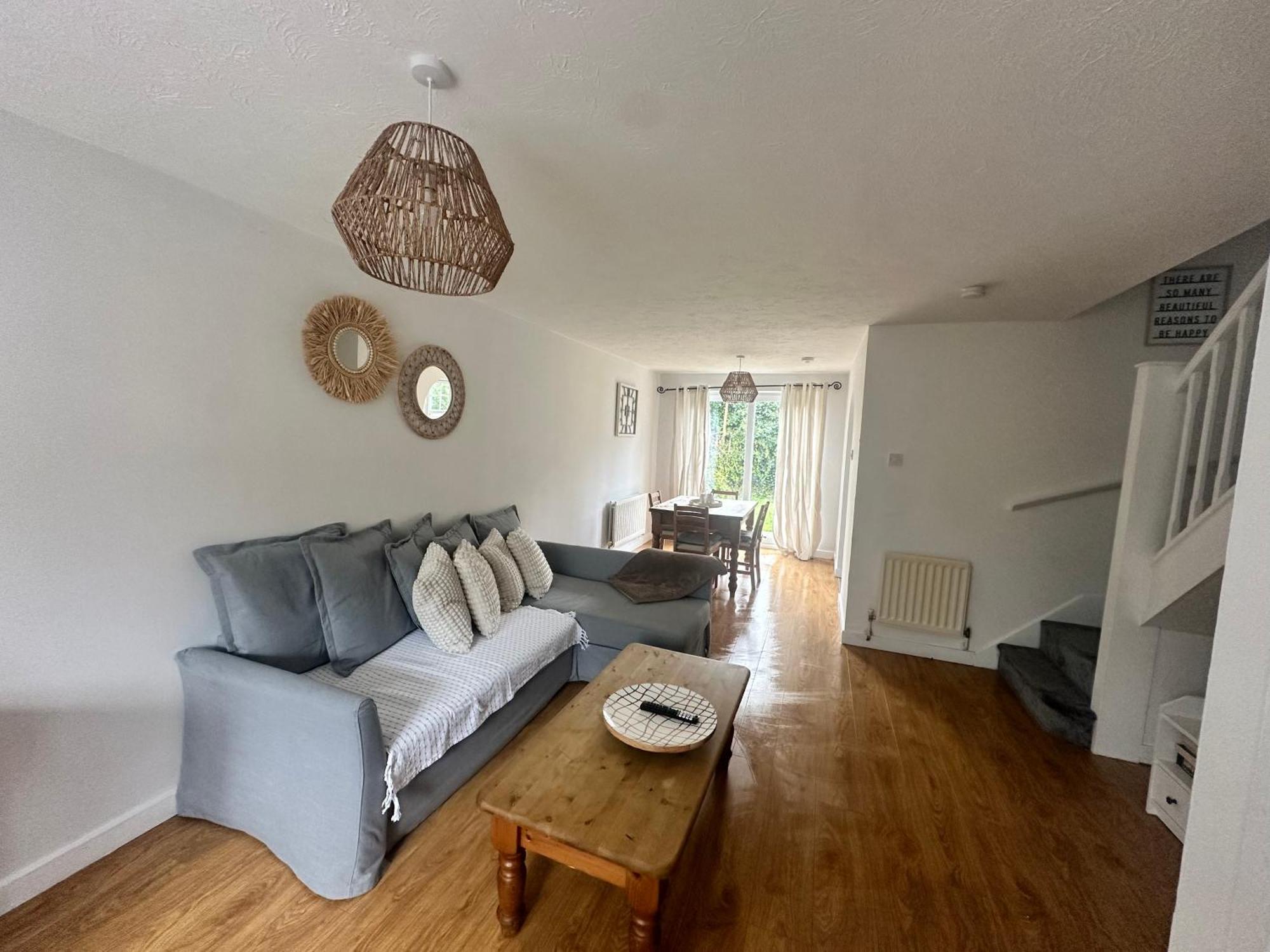 3 Bedroom House 2 Stops From Bridge Holiday home