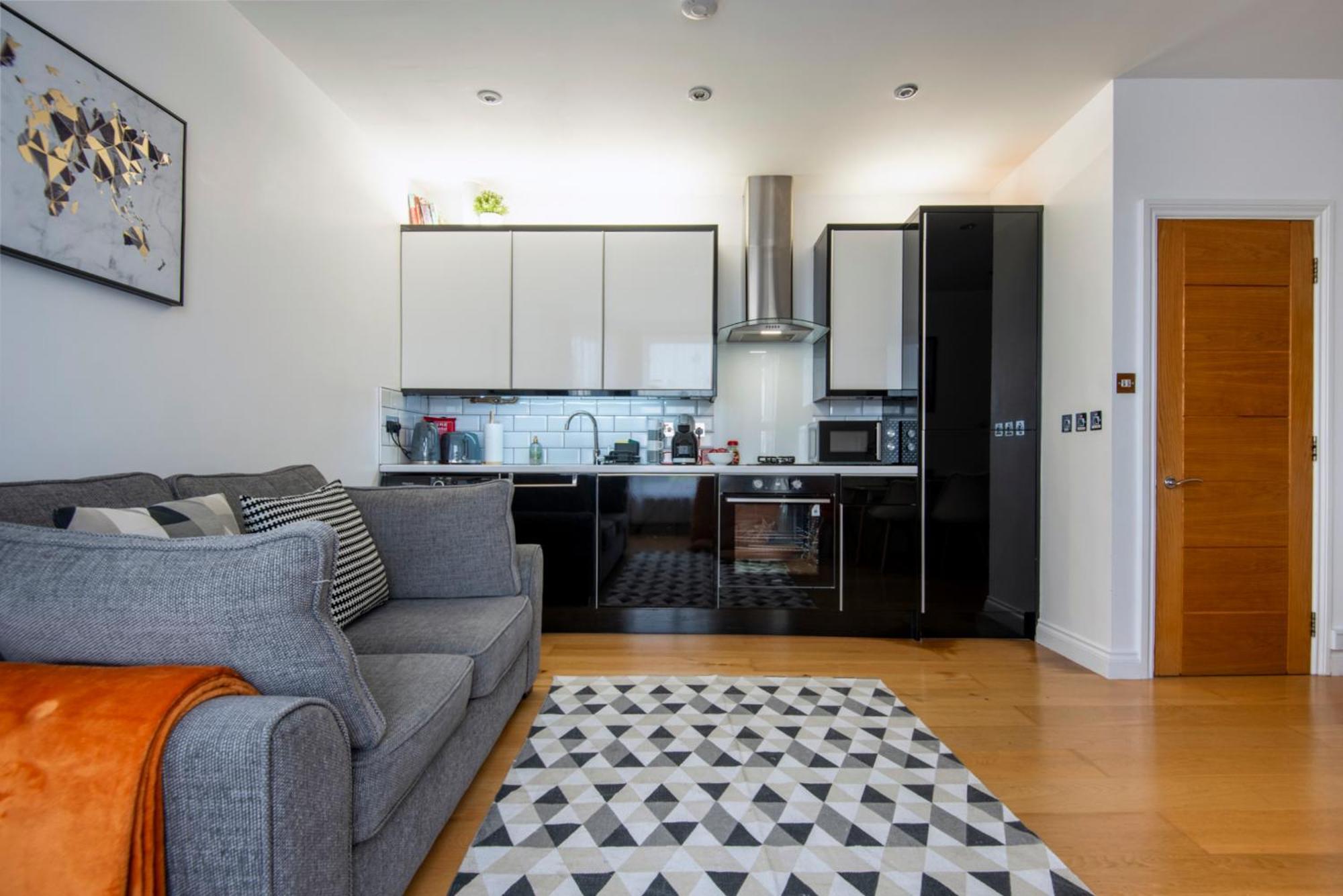 Woodside Gardens Luxury Near Alexandra Palace, Tottenham Stadium & Drumsheds Apartment *