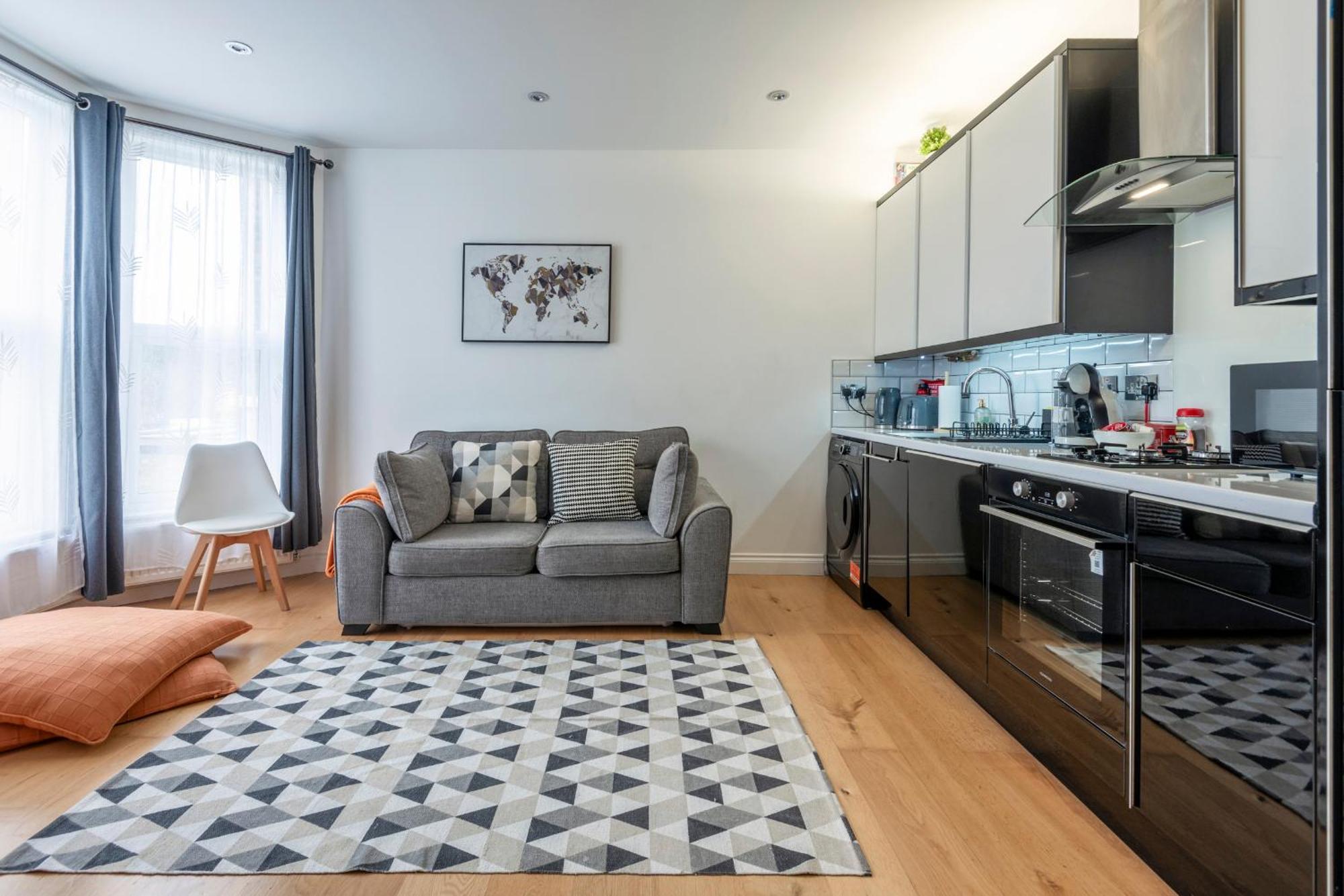 Woodside Gardens Luxury Near Alexandra Palace, Tottenham Stadium & Drumsheds London