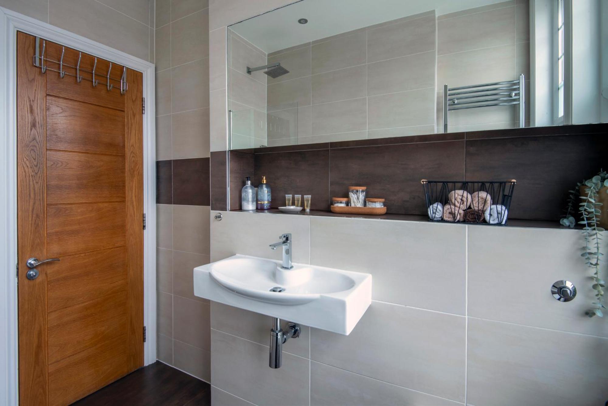 Woodside Gardens Luxury Near Alexandra Palace, Tottenham Stadium & Drumsheds Apartment *