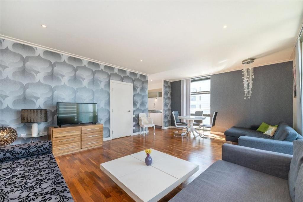 Penthouse Canary Wharf - Free Wifi Apartment