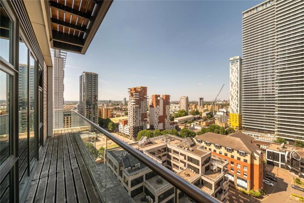 Penthouse Canary Wharf - Free Wifi Apartment *