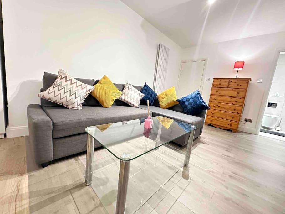 Spacious 1br Flat With Private Bath And Kitchen In Canary Wharf 2 Apartment *