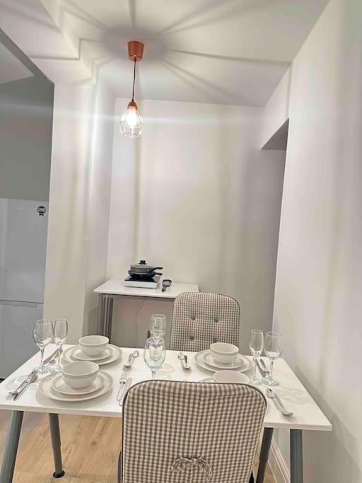 Apartment Spacious 1br Flat With Private Bath And Kitchen In Canary Wharf 2 London