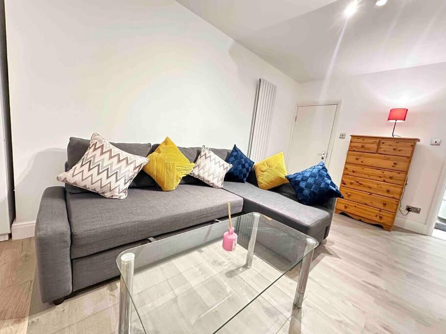 Spacious 1br Flat With Private Bath And Kitchen In Canary Wharf 2 Apartment