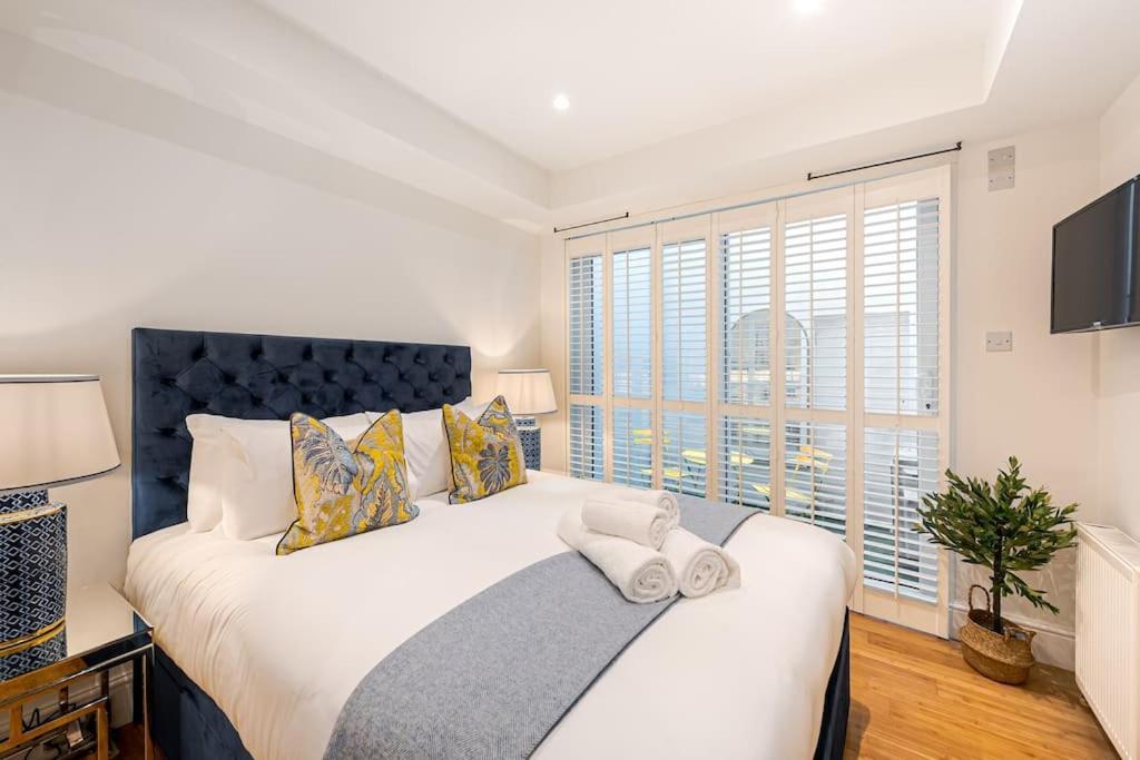 Chic Belgravia Hideaway With Private Patio 10 Mins To Harrods Leilighet *