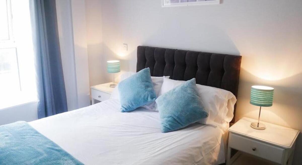 Wood Budget - Next To Mall & Metro Station - 10 Min To Center Ferienhaus
