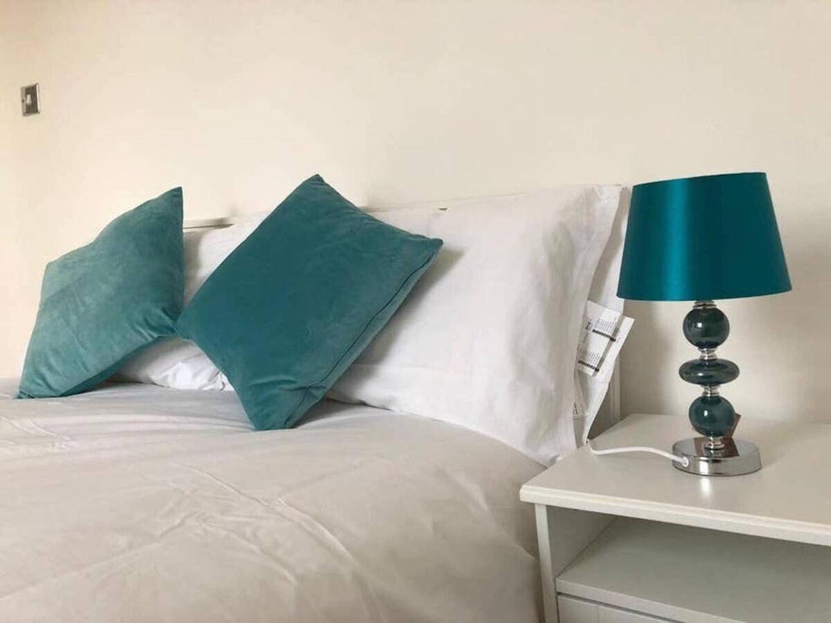 Wood Budget - Next To Mall & Metro Station - 10 Min To Center Ferienhaus *