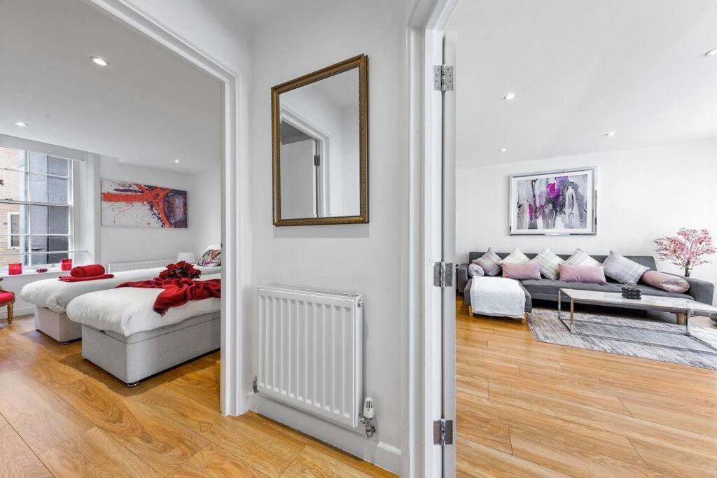 Apartment 3 Bedroom In Haymarket Sleep 10 Hy2 London