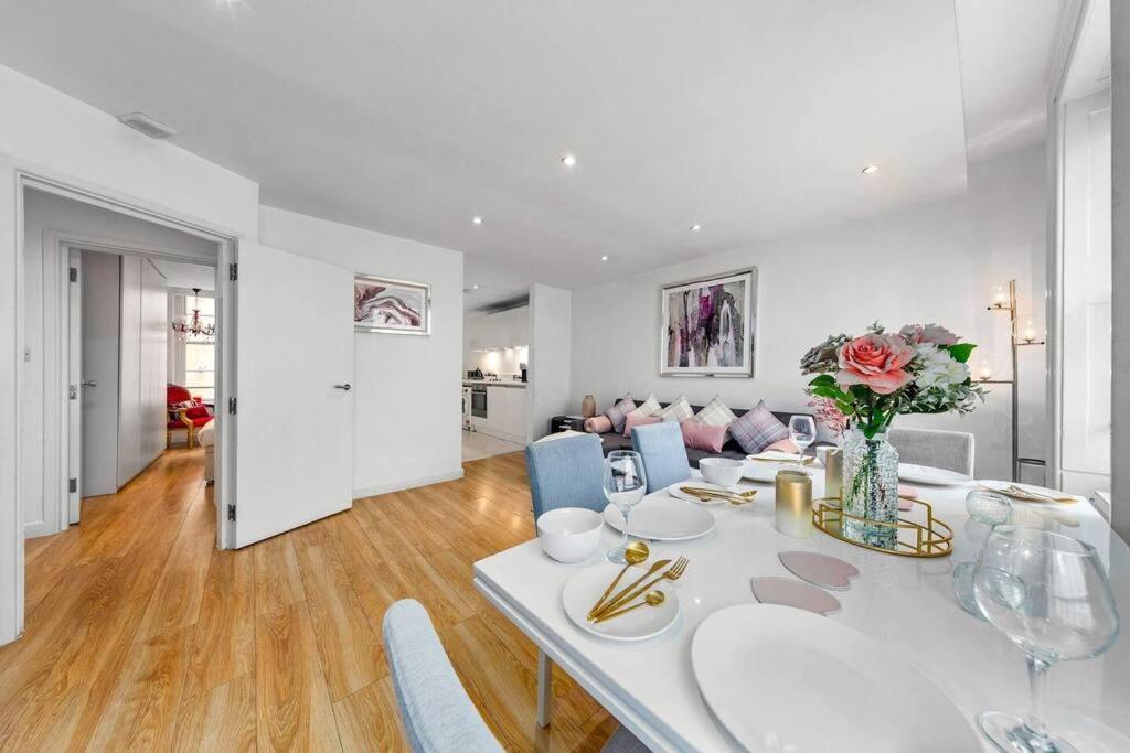 Apartment 3 Bedroom In Haymarket Sleep 10 Hy2 London