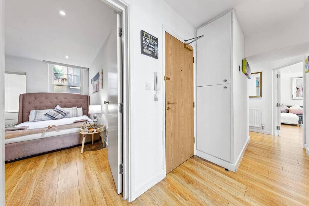 3 Bedroom In Haymarket Sleep 10 Hy2 * London