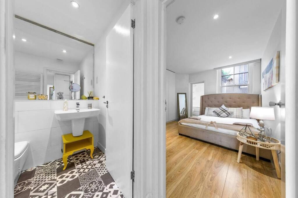 3 Bedroom In Haymarket Sleep 10 Hy2 * London