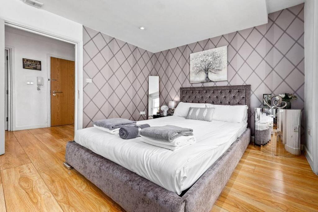 Apartment 3 Bedroom In Haymarket Sleep 10 Hy2