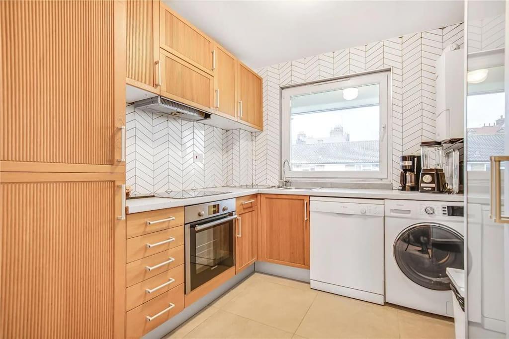 2 Bed Bright Flat In Fulham Leilighet London