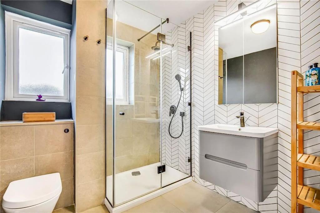 2 Bed Bright Flat In Fulham Leilighet