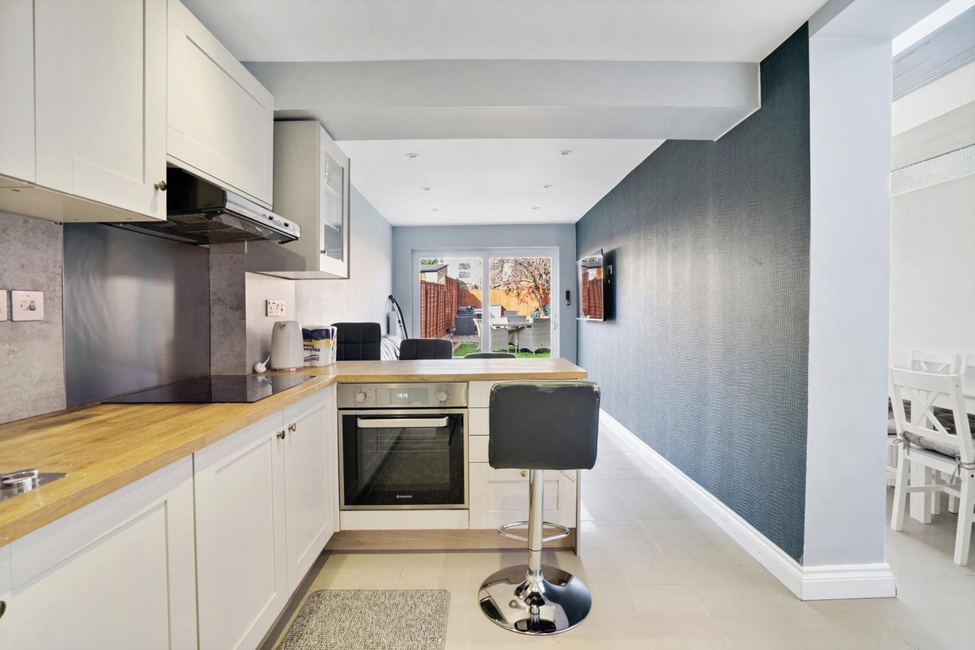 7 Bedroom House With Garden Ferienhaus London