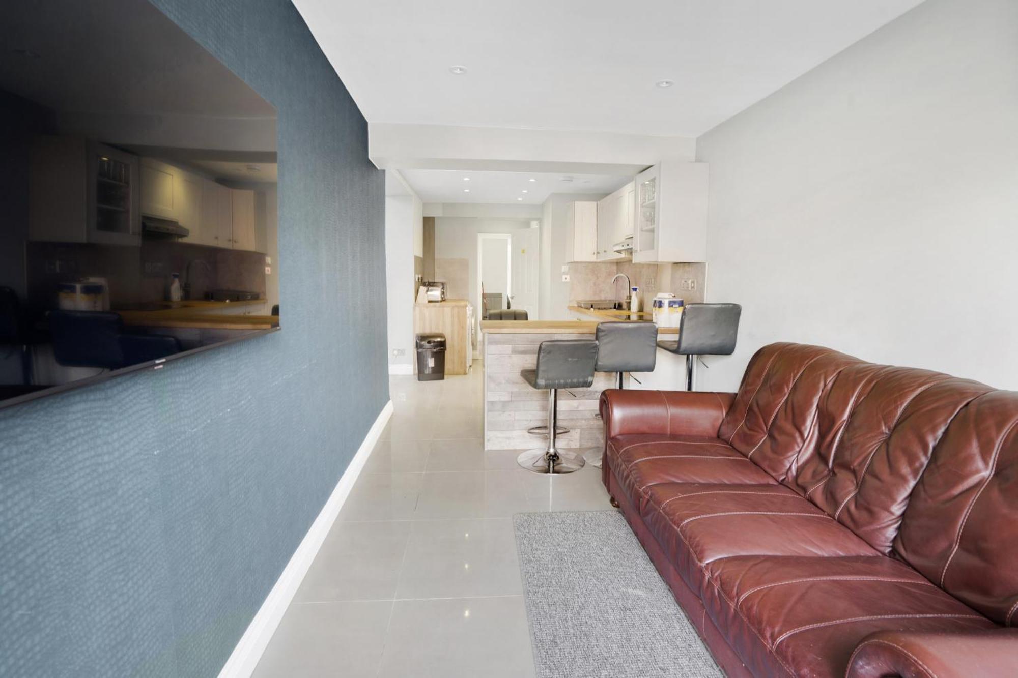 7 Bedroom House With Garden London