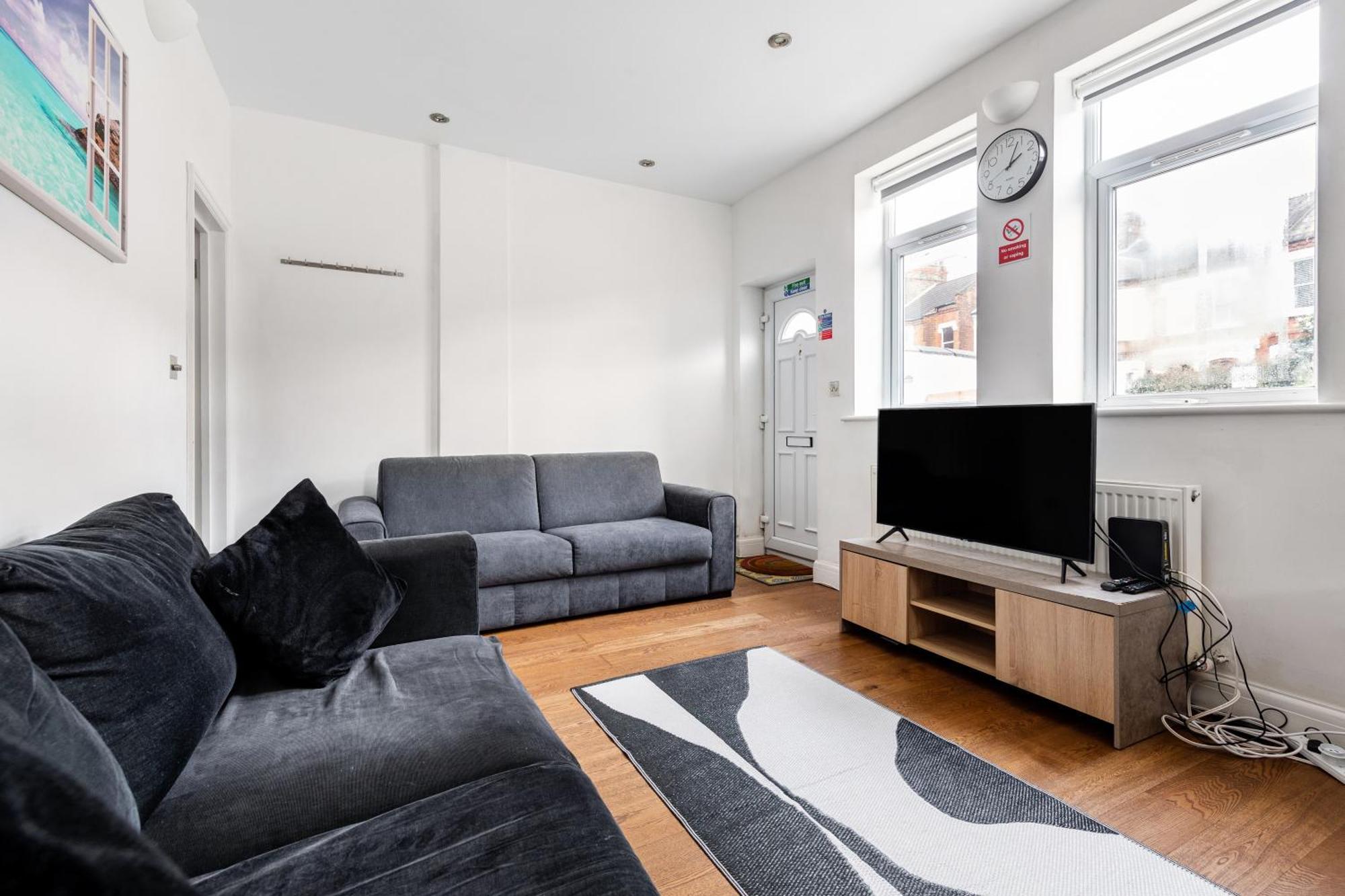 Appartement Spacious 2 Bed 2 Bath With Free Parking For 2 Cars And Underground Station Zone 2 For Quick Access To Up To 10 Guests